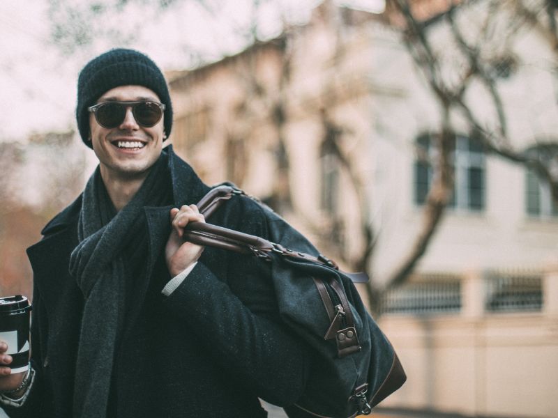 男生包包的材質全解析：選購指南、優缺點與保養秘訣